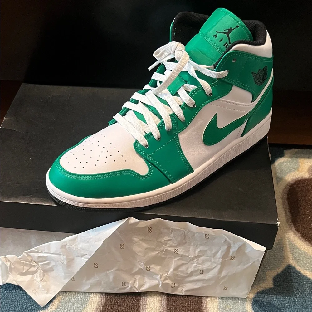 Air Jordan 1 Mid (Green Black & White) - Picture 2 of 7